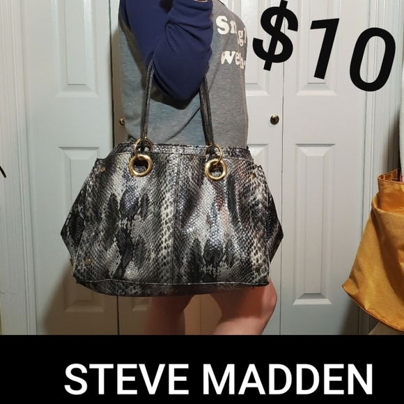 Steve Madden Handbags - Steve Madden snake skin print purse